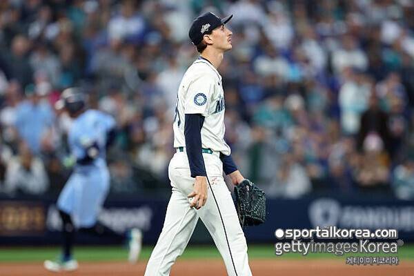 '믿기 힘든 대참사' MLB 역사상 이런 경기는 없었다...시애틀, 18피안타·13실점·5피홈런·4이닝 연속 홈런 '총체적 난국'