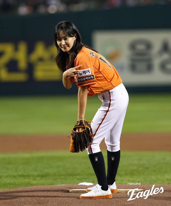 한화, 플레이오프 1차전 및 2차전 시구자 확정 발표