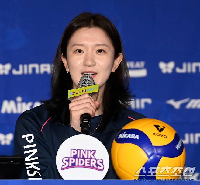 '배구밖에 모르는 바보' 김연경, 왜 후배들은 이를 악물었나