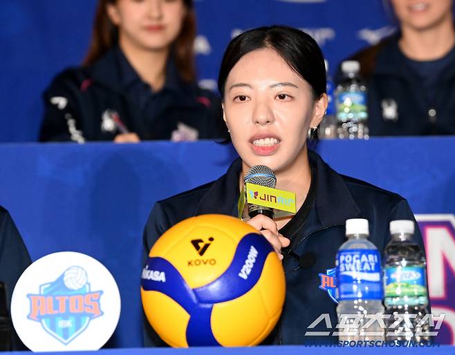 '배구밖에 모르는 바보' 김연경, 왜 후배들은 이를 악물었나