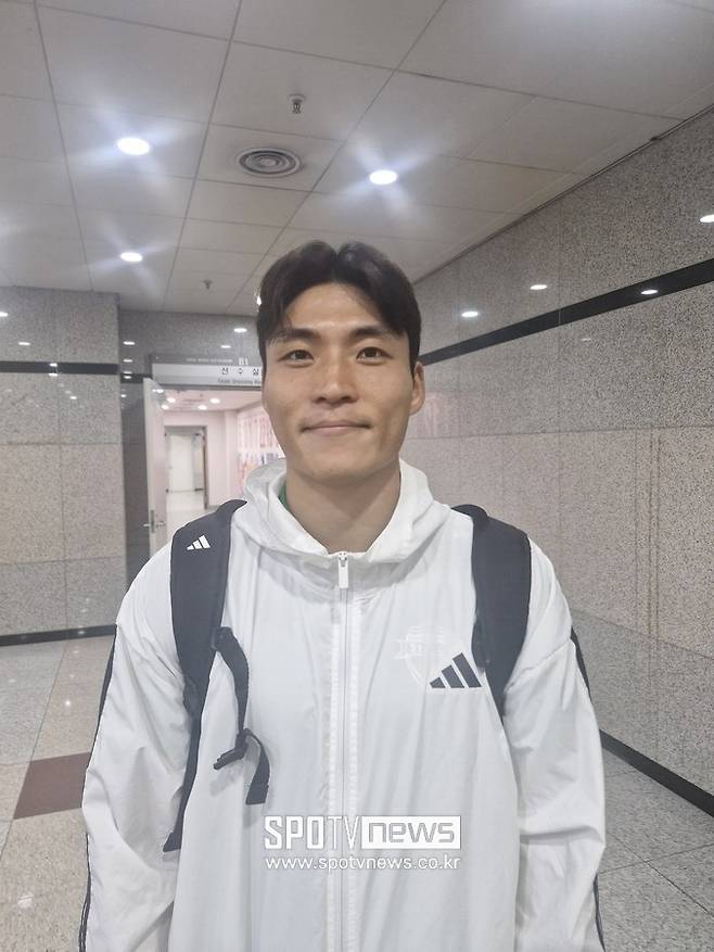 '불러주는 팀 하나 없었는데' 홍명보도 반했다, 韓 역대급 '인간 승리'는 진행 중...3부 리거에서 홍명보호 스리백 중심으로