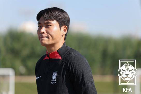 '불러주는 팀 하나 없었는데' 홍명보도 반했다, 韓 역대급 '인간 승리'는 진행 중...3부 리거에서 홍명보호 스리백 중심으로