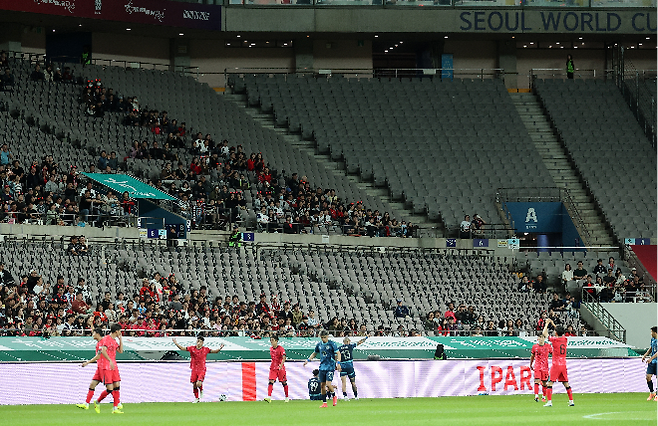 ‘이강인 수상 축하’ 정몽규 회장, 파라과이전 흥행 참패엔 “여러 이유 있을 것”···“월드컵 준비 잘해서 국민 기쁘게 해드리겠다”