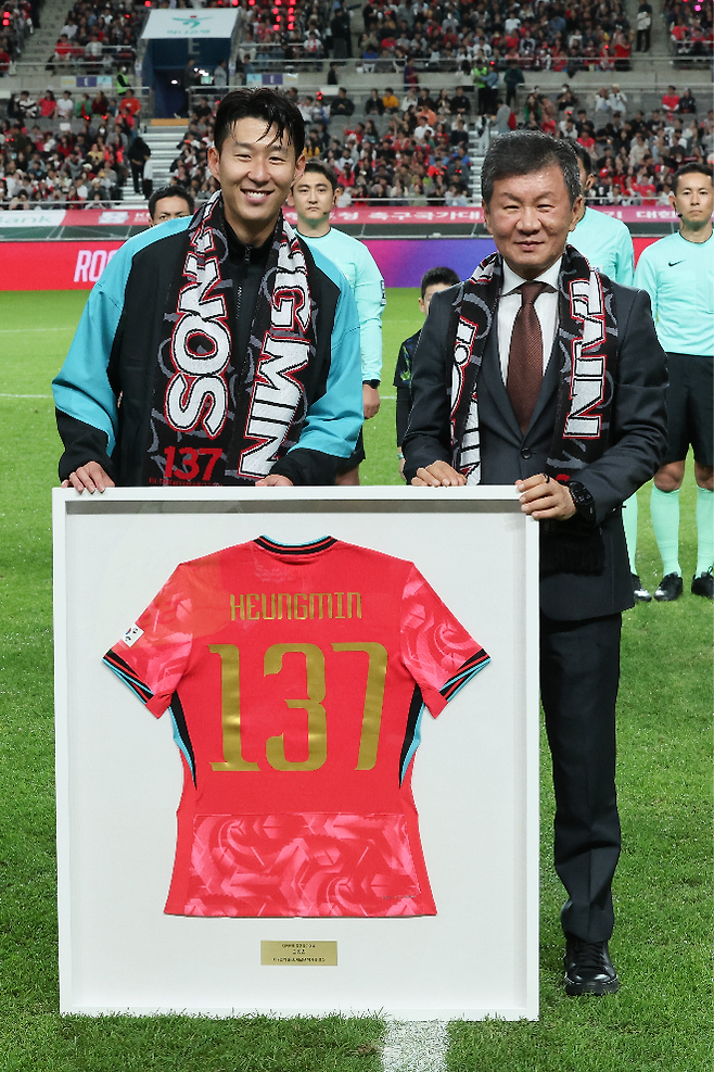 ‘이강인 수상 축하’ 정몽규 회장, 파라과이전 흥행 참패엔 “여러 이유 있을 것”···“월드컵 준비 잘해서 국민 기쁘게 해드리겠다”