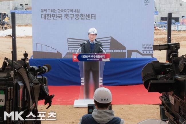 ‘이강인 수상 축하’ 정몽규 회장, 파라과이전 흥행 참패엔 “여러 이유 있을 것”···“월드컵 준비 잘해서 국민 기쁘게 해드리겠다”