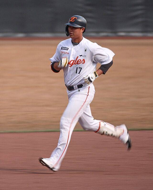 '이런 반전이' 72억 FA는 탈락했는데, '1군 30일' 3안타 내야수 극적 승선 실화냐…한화 가을야구 히든카드인가