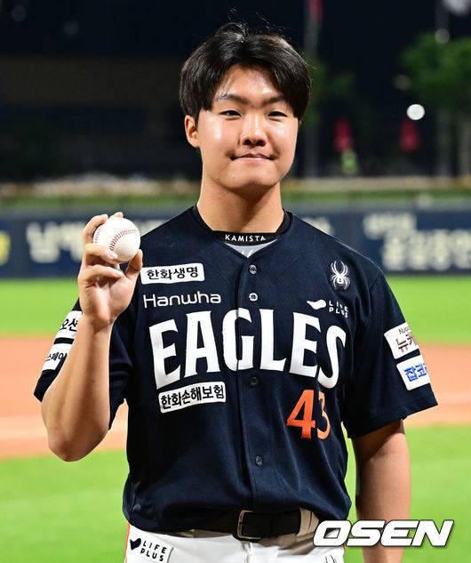 '9이닝당K 13.8개' 19세 신인이 역대 1위라니…한화 행운아 정우주는 7년 전 안우진이 될 수 있을까