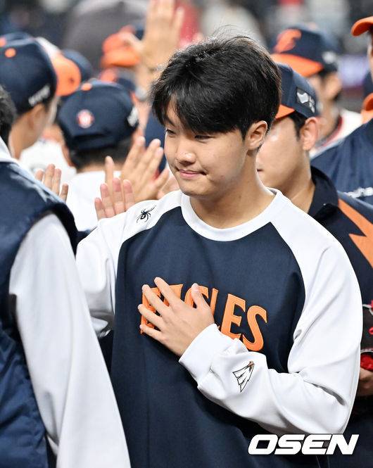 '9이닝당K 13.8개' 19세 신인이 역대 1위라니…한화 행운아 정우주는 7년 전 안우진이 될 수 있을까