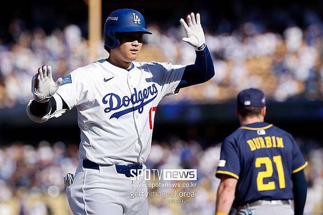 '사사키가 끝냈다' 다저스 WS까지 1승, 밀워키 3-1 꺾고 3연승…오타니 3루타 폭발