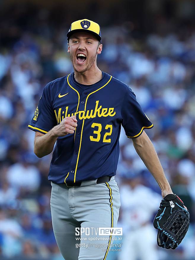 '사사키가 끝냈다' 다저스 WS까지 1승, 밀워키 3-1 꺾고 3연승…오타니 3루타 폭발