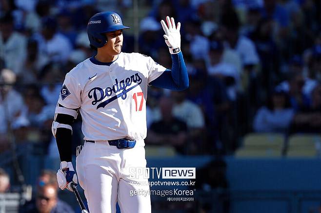 '사사키가 끝냈다' 다저스 WS까지 1승, 밀워키 3-1 꺾고 3연승…오타니 3루타 폭발