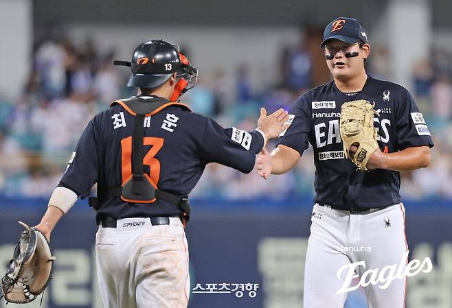 마무리 김서현, 전문가들이 보는 한화 ‘가을 야구’ 불안 요소 ‘그러나 한화는 그의 부활이 필요하다’