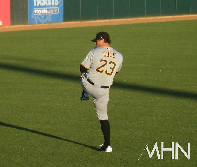 '누가 박찬호 후계자래?' 장현석, 또 털렸다…1이닝도 못 채우고 강판, ERA 13.50