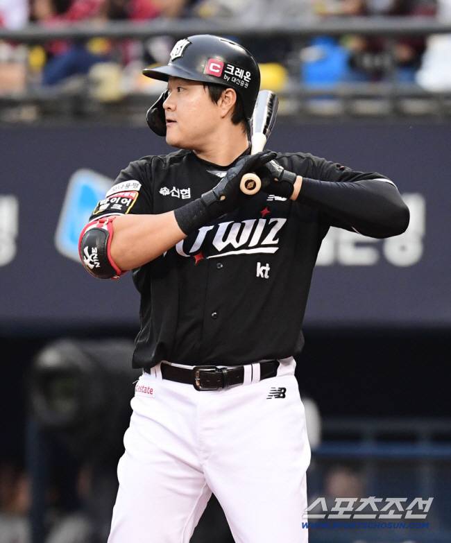 한국시리즈 MVP, FA 50억 대박 거포의 조용한 은퇴 선언...