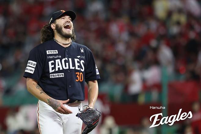 한화 유니폼 1년으로 끝? 폰세의 '라스트 댄스' 가을야구 활약으로 몸값까지 올릴까