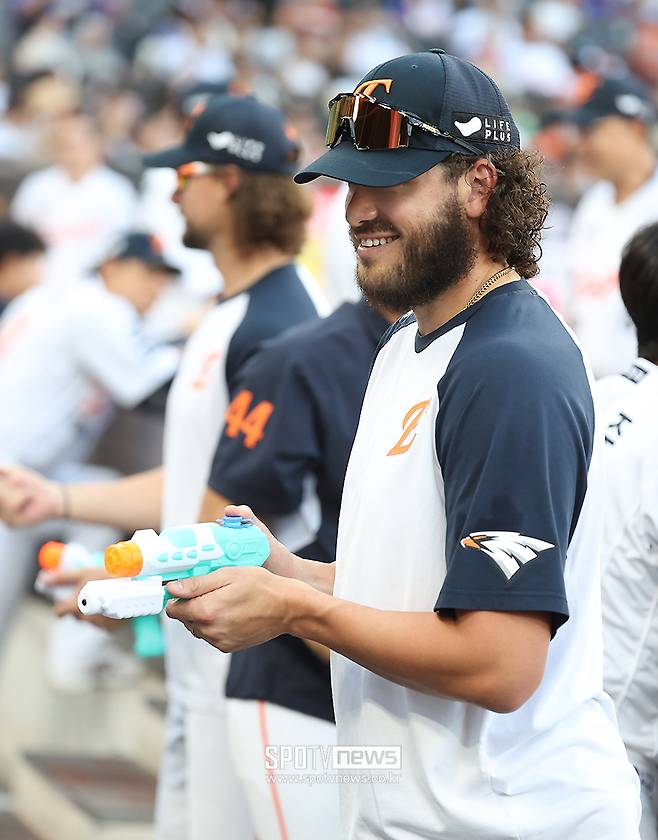 한화 유니폼 1년으로 끝? 폰세의 '라스트 댄스' 가을야구 활약으로 몸값까지 올릴까