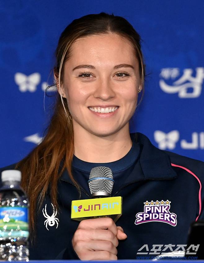 눈물의 방출→4년 만에 韓 복귀, 할머니 나라에서 성공 꿈꾼다…