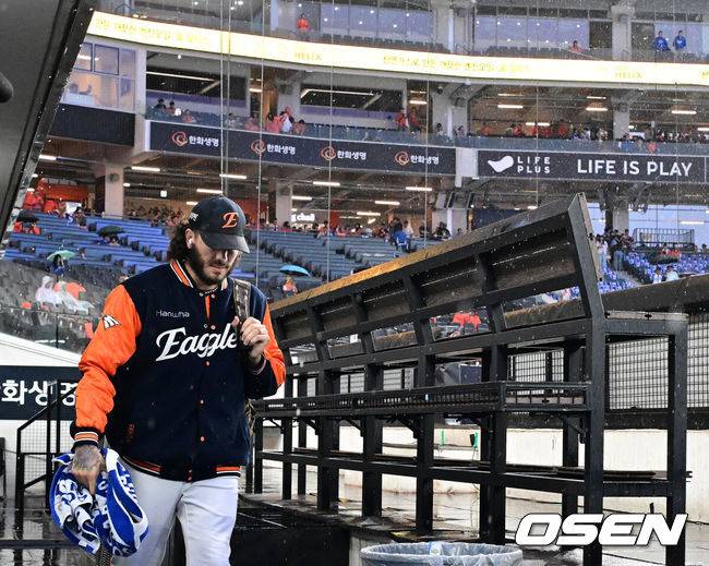 '가을비가 또 훼방놓다' 삼성-한화 1차전 우천취소→18일 낮 2시...'체력 회복' 삼성 유리할까