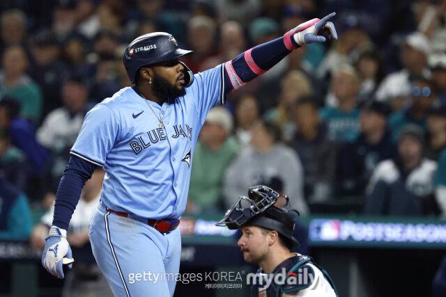 오타니도 저지도 롤리도 아니다, ML 가을야구 최고타자는 5억달러 괴수의 아들…5홈런·11타점·OPS 1.470