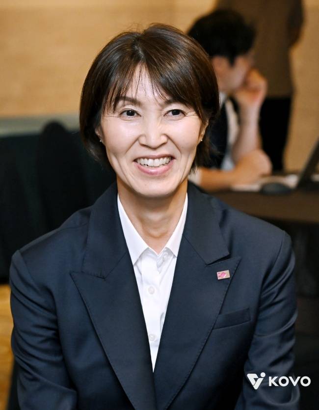 ‘김연경, 김연경 또 김연경’ 큰 기둥 빠진 흥국생명, 요시하라 감독이 기대하는 ‘죽순 같은 성장’…“모두가 한마음으로” [MK인터뷰]