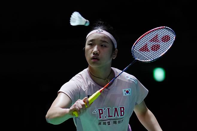 1세트 내줘도 굳건했던 ‘셔틀콕 여제’···안세영, 미야자키에 2-1 역전승, 덴마크오픈 4강행, ‘숙적’과 코리아오픈 결승 리턴매치 성사되나?