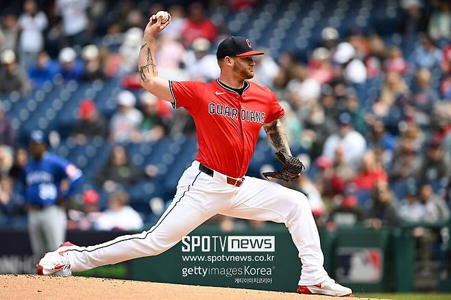 삼성에서 퇴출된 뒤 놀라운 일이 벌어졌다… 팔꿈치 수술→내년 전반기 아웃, 그런데 연봉 더 오른다고?