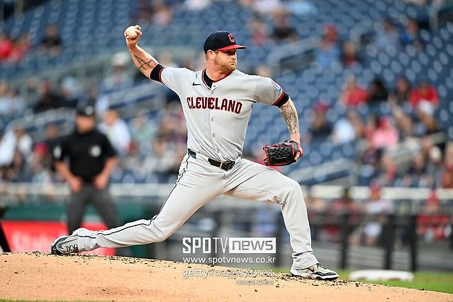 삼성에서 퇴출된 뒤 놀라운 일이 벌어졌다… 팔꿈치 수술→내년 전반기 아웃, 그런데 연봉 더 오른다고?