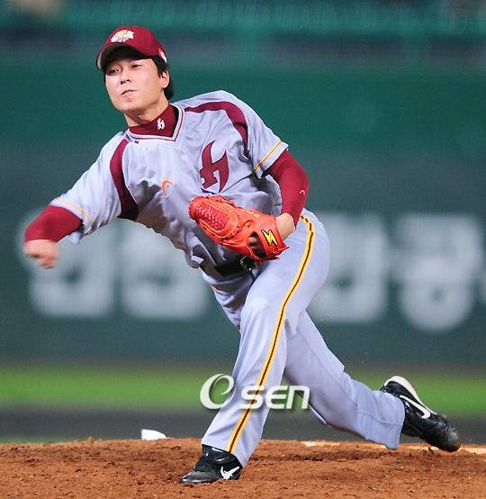 '前 히어로즈 투수' 조용훈, 아파트서 떨어져 숨져... '향년 38세'