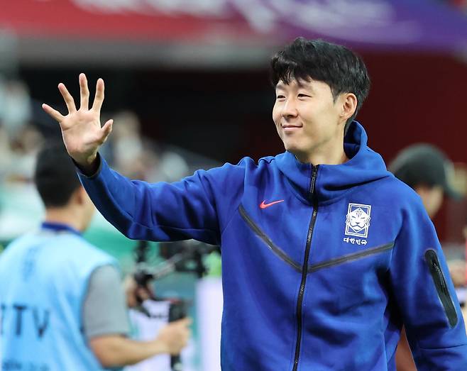 '박지성, 손흥민 있나?' EPL이 인정한 '한국인 프리미어리거 6인'…'라이벌' 일본은 9명이나 얼굴 올려