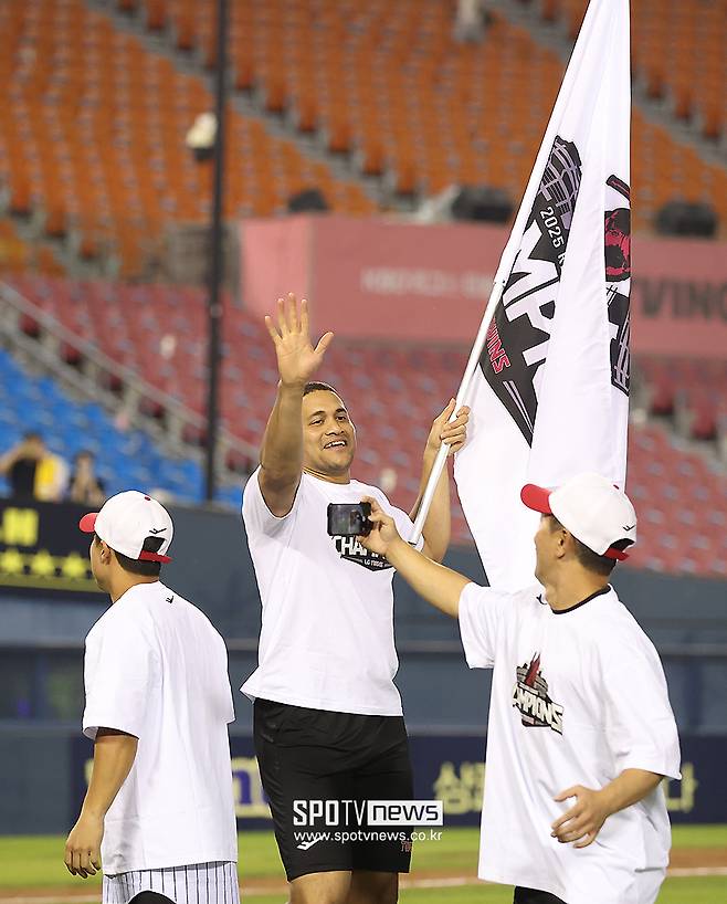 롯데 망친 이 선수, 두산 멘붕 빠뜨린 이 선수… 남은 LG 이 선수는 KS 우승 이끌까