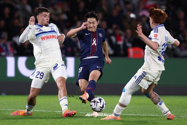 이강인 덕분에 PSG 겨우 비겼다, 골대 강타+동점골 기여... 스트라스부르와 3-3 무승부