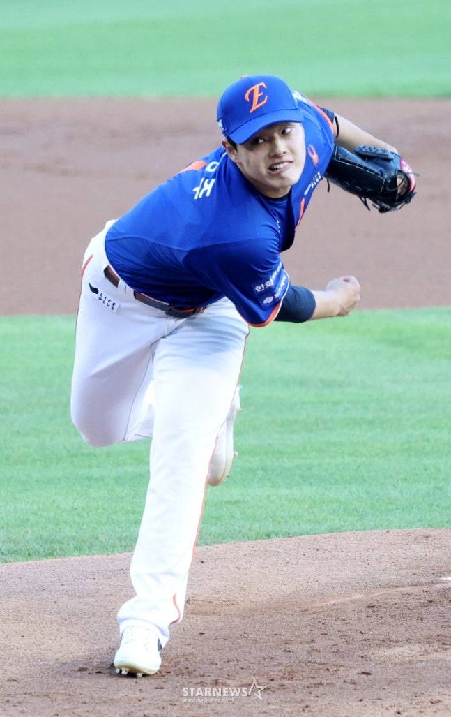 '삼성 어쩌나' 폰세 내려가도 161㎞ 강속구 '아찔', 한화 불펜에 '통산 ERA 1.50' 천적이 대기한다