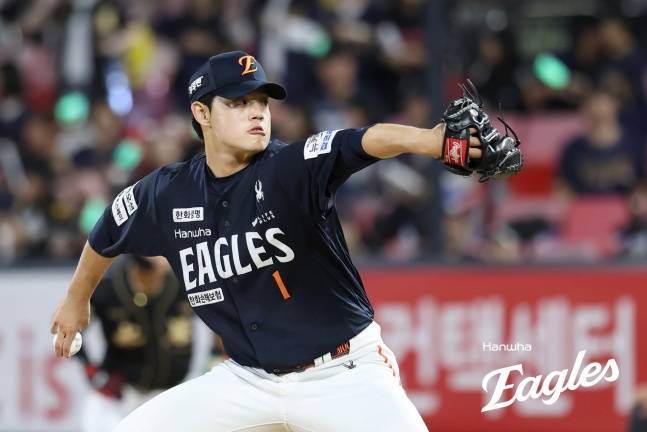 '삼성 어쩌나' 폰세 내려가도 161㎞ 강속구 '아찔', 한화 불펜에 '통산 ERA 1.50' 천적이 대기한다