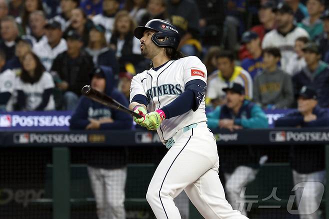 '8회 동점포·역전 만루포' 시애틀, 토론토에 역전극…WS까지 1승 남겨