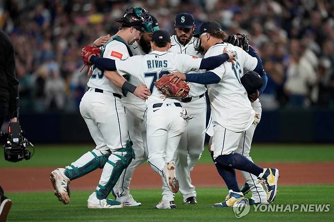 수아레스 8회 만루포…MLB 시애틀, 토론토 꺾고 ALCS 3승 2패