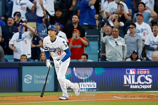 뭐? 랜디 존슨이 'MLB 역대 최초 기록' 오타니 홈런공을 잡았고 절대 안 판다고? 실화는 실화인데