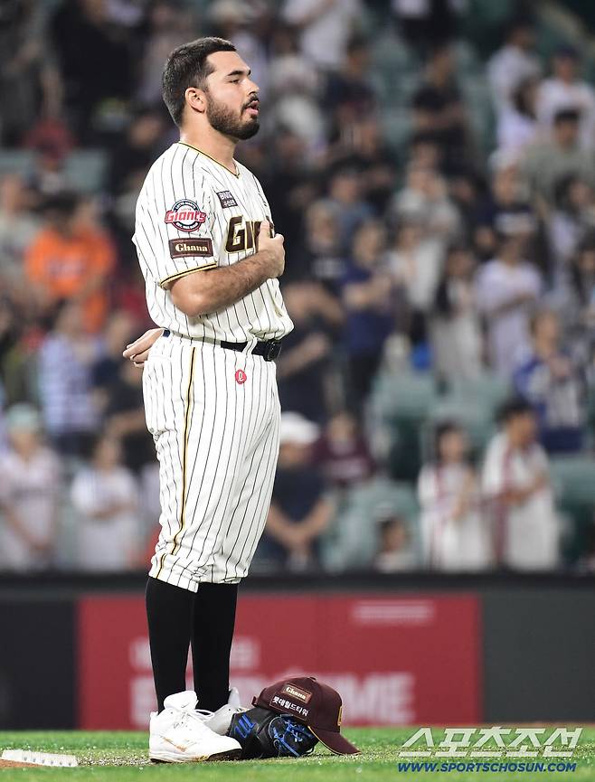 'SNS 작별인사' 159㎞ 괴물, 퇴출 확정인가요? 김태형 감독에게 직접 물었다 [SC포커스]