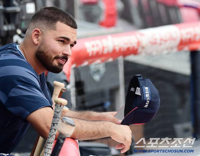 'SNS 작별인사' 159㎞ 괴물, 퇴출 확정인가요? 김태형 감독에게 직접 물었다 [SC포커스]