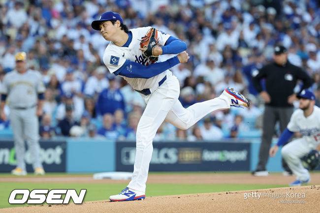 만화도 이렇게 하면 욕 먹는다. 홈런 3방+10K 무실점…35초 침묵 “오타니에게 머리를 숙이자”