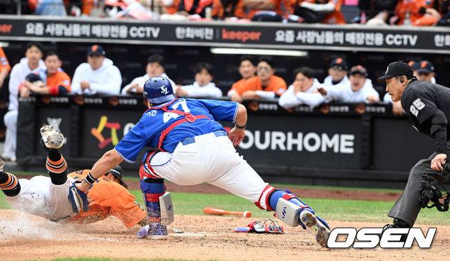 가라비토 빗나간 홈 토스, 한화 순식간에 3점 뒤집었다…문현빈 몬스터월 직격 싹쓸이→5득점 빅이닝
