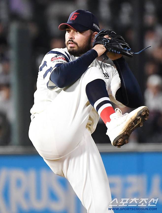 SNS로 이별인가요…159㎞ 감보아 퇴출 확정? 김태형 감독에게 직접 물었다 [SC포커스]