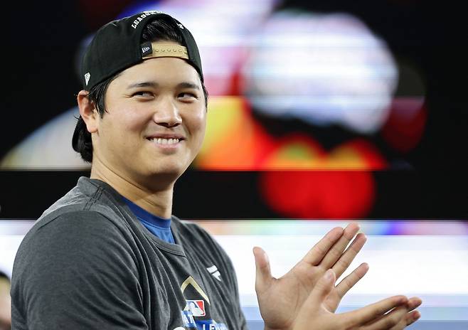 투수로 6이닝 KKKKKKKKKK 무실점, 타자로 홈런 3방 ‘쾅쾅쾅’···‘만화야구’ 선보인 오타니, NLCS MVP 선정