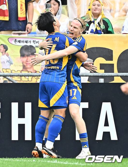 점입가경 울산 VS 신태용... 저격당한 이청용의 골프 세리머니 반격,