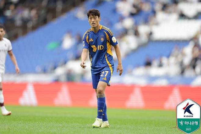 [현장 REVIEW] ‘신태용 경질 후폭풍’ 불났던 집 '이청용 PK골→골프채 세리머니’ 울산, 광주에 2-0 승…분위기 반전 성공