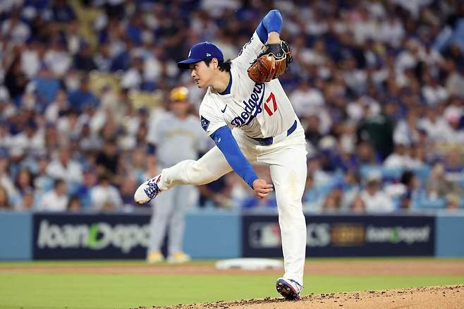 야구의 신이 재림했나? 타자로 3홈런 작렬에 투수로 6이닝 10K 무실점까지…‘만화야구’를 뛰어넘는 오타니의 활약, 다저스 4전 4승으로 월드시리즈 진출