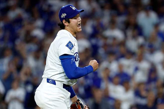 야구의 신이 재림했나? 타자로 3홈런 작렬에 투수로 6이닝 10K 무실점까지…‘만화야구’를 뛰어넘는 오타니의 활약, 다저스 4전 4승으로 월드시리즈 진출