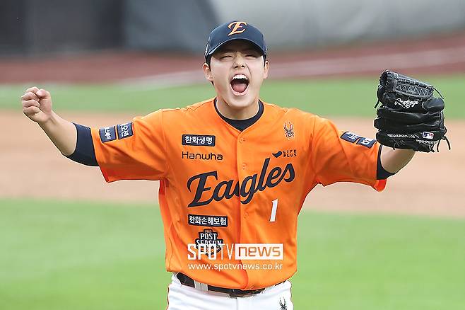 폰세 충격의 6실점하고도 승리 요건…그걸 문동주가 지켰다, 한국新 시속 162㎞ 강속구로