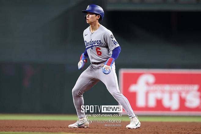 김혜성 실종 사건, 오타니와 엉덩이 ‘노룩 하이파이브’까지는 좋았는데… 그래도 월드시리즈 같이 간다?