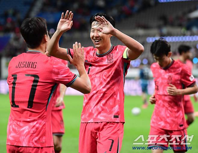 FIFA '오피셜' 공식발표...손흥민 밑에 홀란-살라-레반도프스키, 홍명보호 '메시-하키미-무시알라' 만나는 최악의 조 피할까→포트2 사수 성공