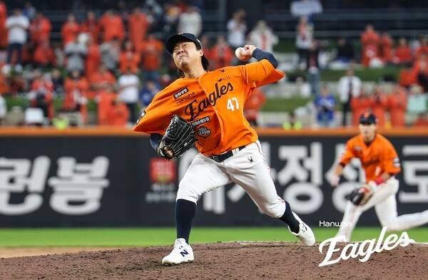 '충격 2실점' 무너진 김서현, 그 순간 'FA 좌완 최대어'가 나타났다…공 8개로 지킨 1점 차, 간신히 웃은 한화